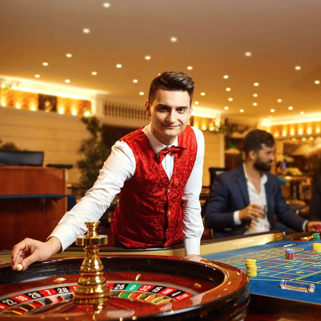 What is the role of the dealer in Roulette?