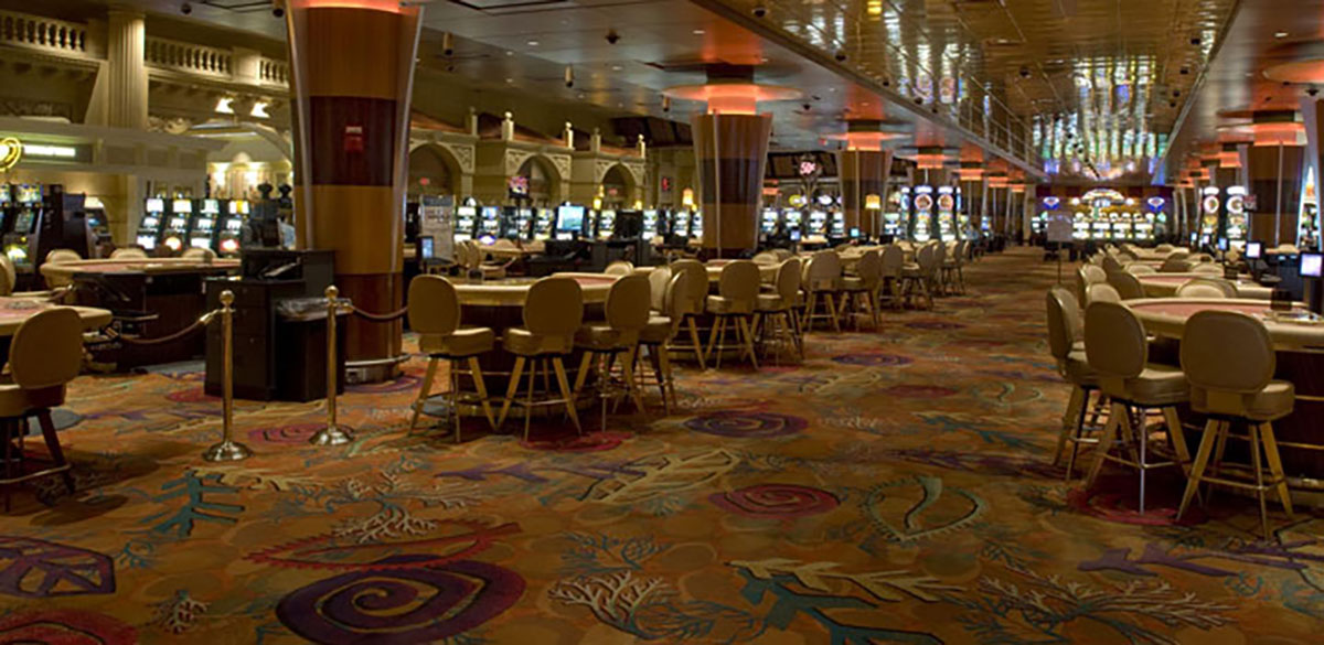 How are casino floors organized and designed?