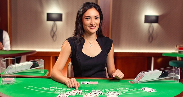 Exploring Live Dealer Blackjack: Pros and Cons