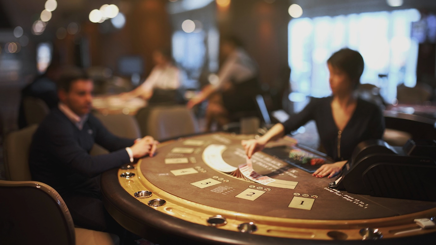 How do progressive table games differ from traditional ones?