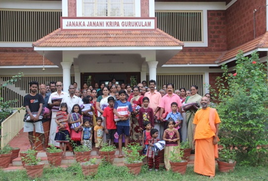 GURUKULAM PIGER 3 Velgørenhed i Kerala
