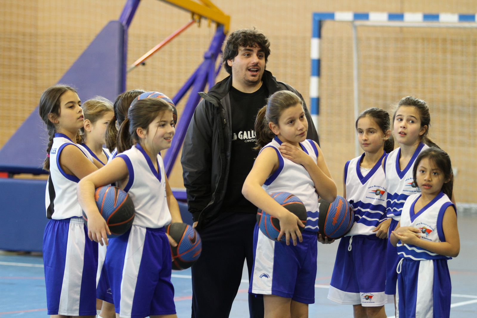 Gran victoria de la EM Santander ante Escolapios (20-43) – Club Baloncesto  Némesis Santander – Baloncesto femenino