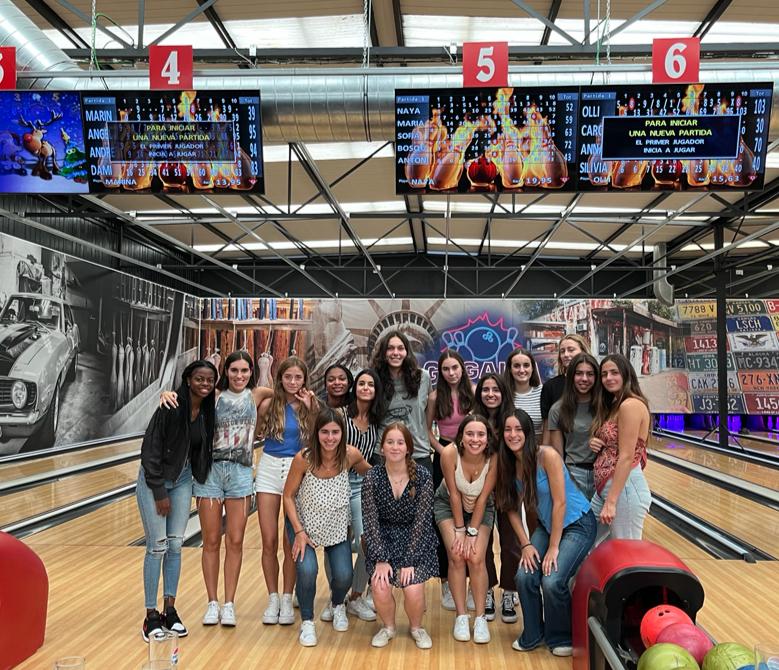 Las jugadoras de los equipos senior cambian el baloncesto por el bowling –  Club Baloncesto Némesis Santander – Baloncesto femenino