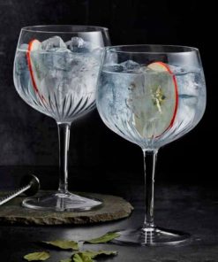Luigi Bormioli Gin & Tonic 8 glas. Med sin størrelse giver dette glas, giver mulighed for at tilføre drinken dine smagsforstærkere til en perfekt G/T