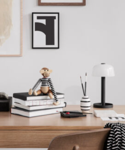 Rosendahl soft spot bordlampe, Denne bordlampe tilføjer en helt ny betydning til frihed og fleksibilitet. Skab smuk stemningsfuldt lys i dit hjem