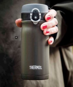 Thermos JMY termokop, En smart blanding af en lille termoflaske og en termokop fremstillet i rust-frit stål med et drikkelåg og fylder ikke meget