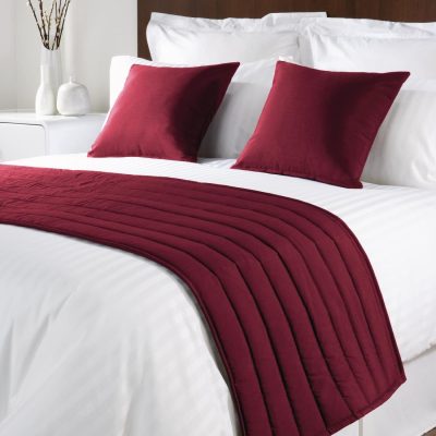 Mitre Comfort Simplicity Raspberry Bed Runner Single