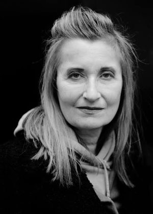 Trollkarlen från Frankrike drar i trådarna. Elfriede Jelinek kommenterar krisen i Svenska Akademien