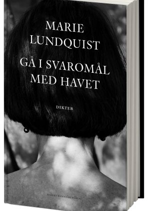 Marie Lundquists brutalt vackra dikter skänker existentiell tröst. Om Gå i svaromål med havet i SvD