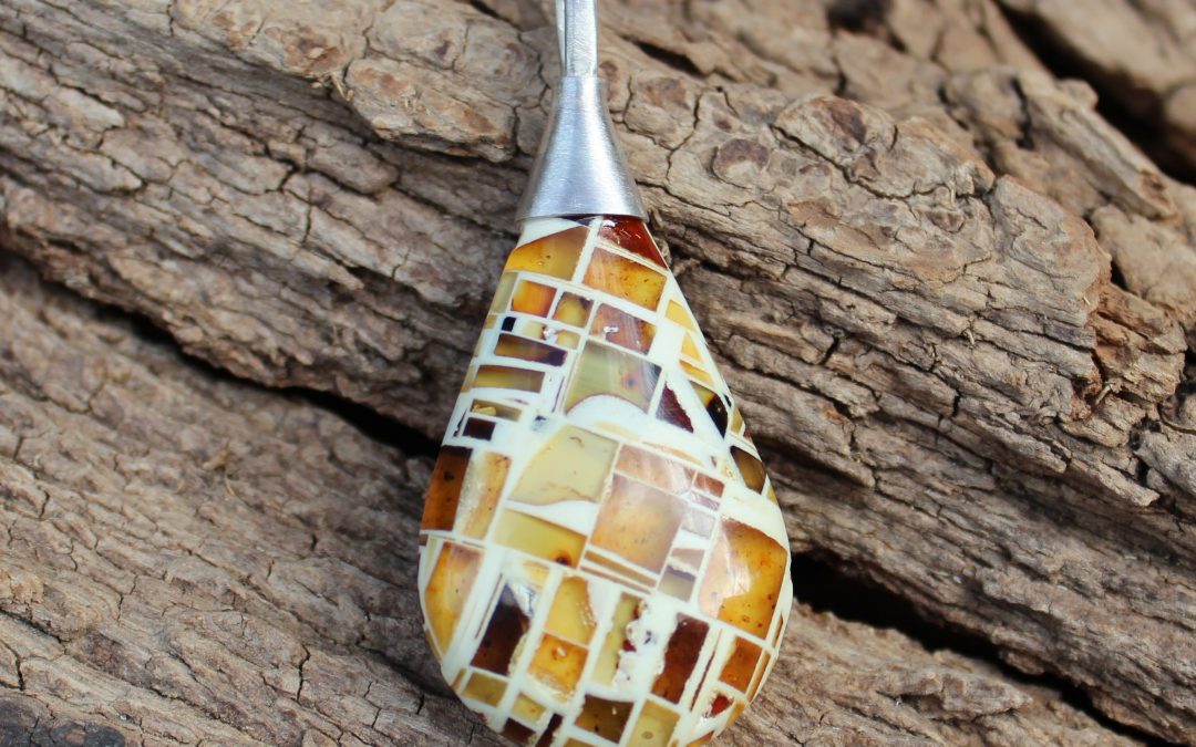 Pendentif « goutte d’ambre »