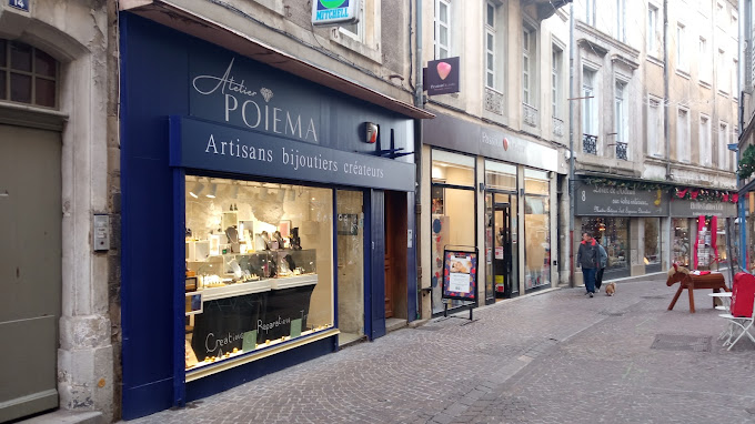 Mes bijoux voyagent chez Poiema, boutique-atelier à Tournon sur Rhône