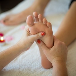 zoneterapi, healing, massage, laser, smerter, stress, gavekort, ørelys, klippekort, akupunktur, øre akupunktur, Hot stone massage