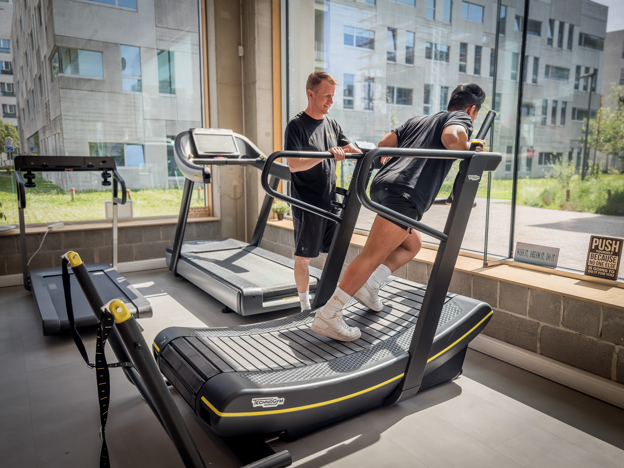 HIIT training - Hoge Intensiteit Interval Training - fitness oefeningen HIIT training - Hoge Intensiteit Interval Training - fitness oefeningen