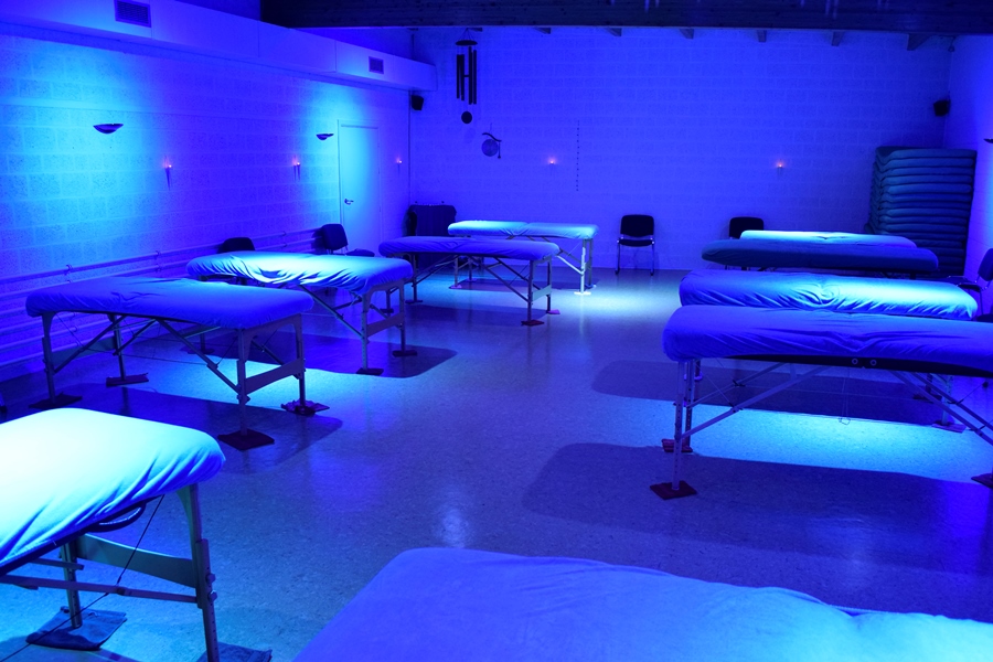 zaal1kleurlichtIndigo