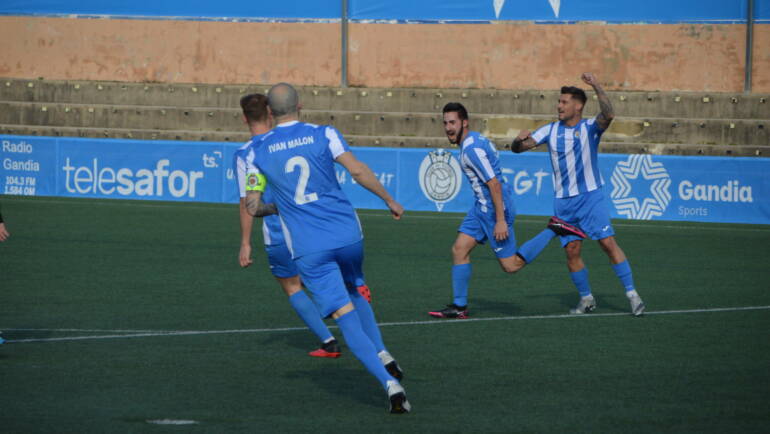 L’encert cara a gol dona els tres punts davant el Racing de Rafelcofer en la tornada al Guillermo Olagüe (2-0)