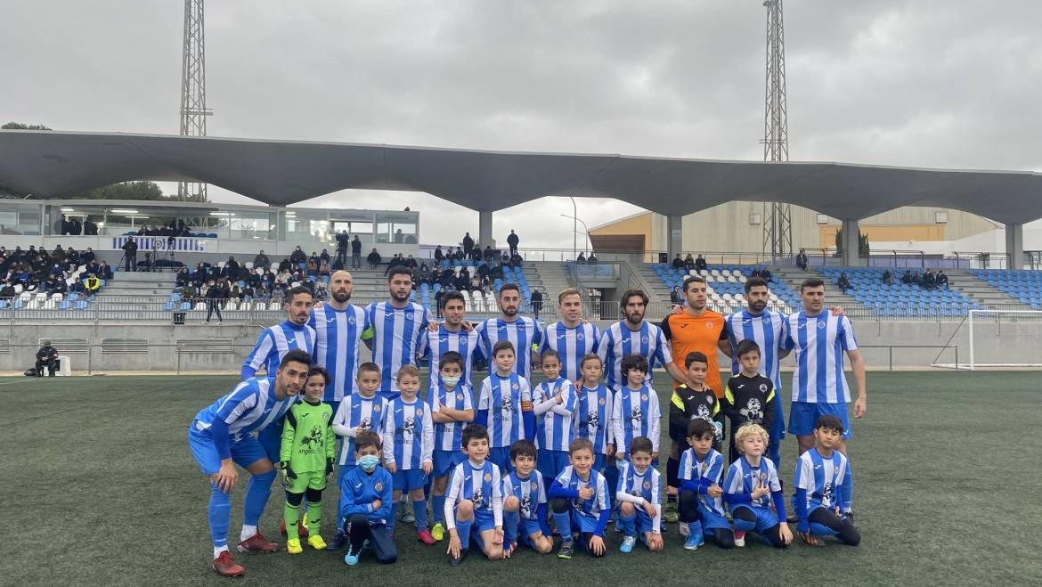 El CF Gandia suma un punto en el derbi ante el CE La Font