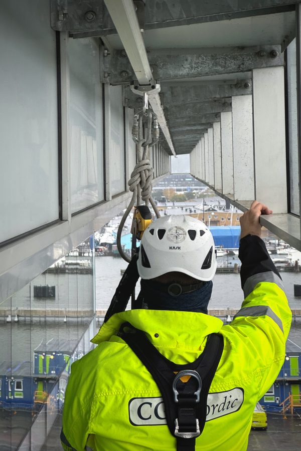 Rope access Harken R27 Long-span Rail system