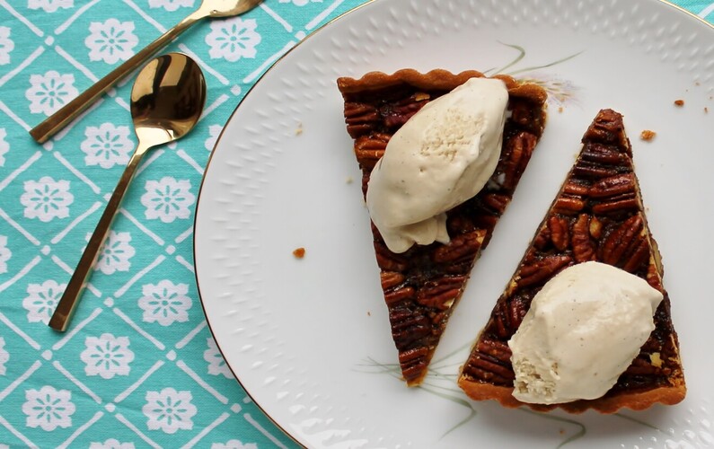 Bourbon Pecan Pie med banan is