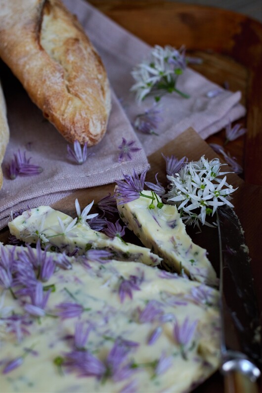 Kryddersmør med løgblomster