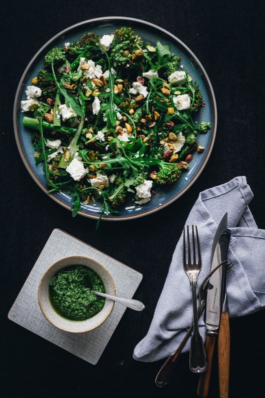 Salat med aspargesbroccoli og feta