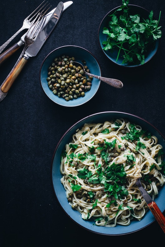 pasta med ansjossmør og kapers