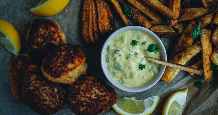 Fiskefrikadeller med pastinakfritter