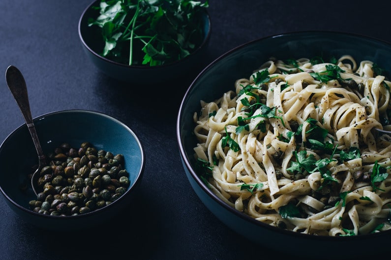 Pasta med ansjossmør og kapers