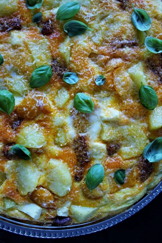 Fritatta med tomatsauce