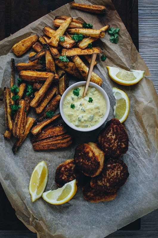 Fiskefrikadeller med pastinakfritter