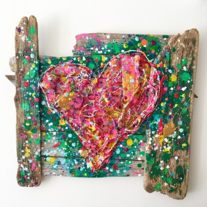 Charlotte_Olsson_Art_Konst_ recyclingart_upcyclingart_heart_skräpkonst_hjärta_tavla