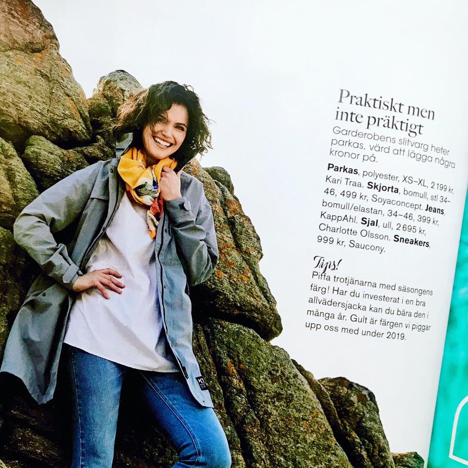 Hurray💛 In the latest issue of the Swedish magazine TARA – för kvinnan mitt i livet the always so talented Katarina Althin has styled a great outfit with my Sunny Flirt wool/silk Scarf 💛