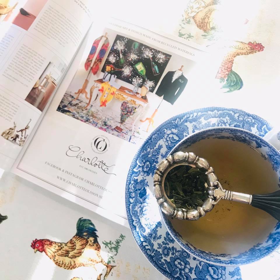 Morning sun at my breakfast table ☕️ To all you globetrotters out there.. Don’t forget to look in the pocket in front of you! My very first ad is out. Page 11 in the latest issue of Scan Magazine 2019