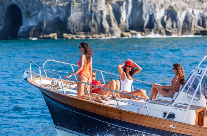 boat-tour-capri-1 boat-tour-capri-1