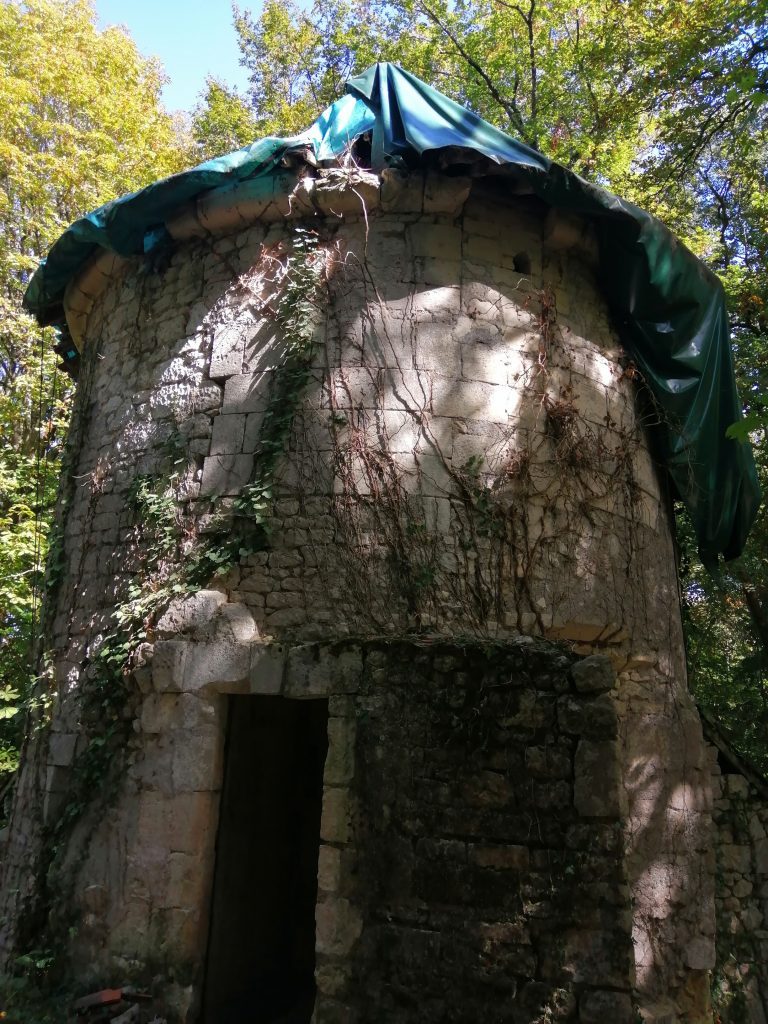 Tour médiévale du Château des Brétignolles