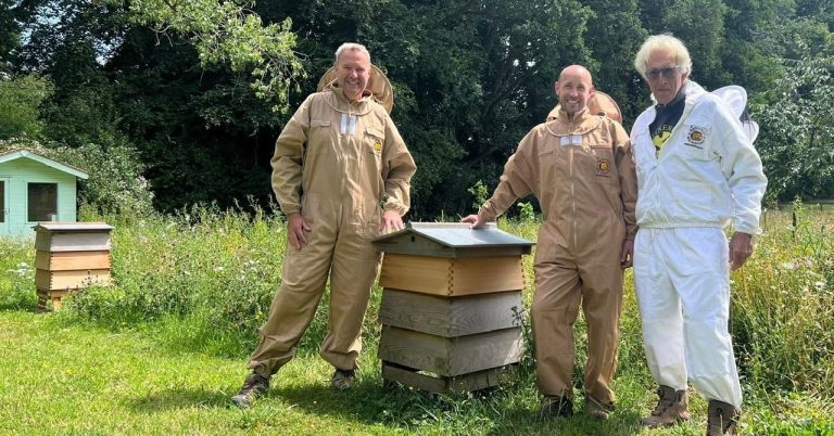 Read more about the article Lovegrove’s Farm Honeybees
