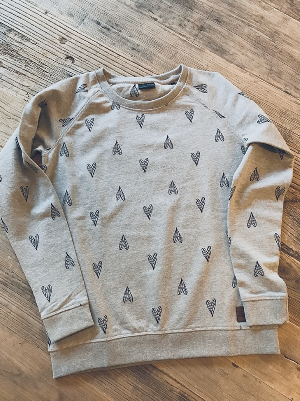 Sjoeke sweater hartjes print - cheeky & dutch