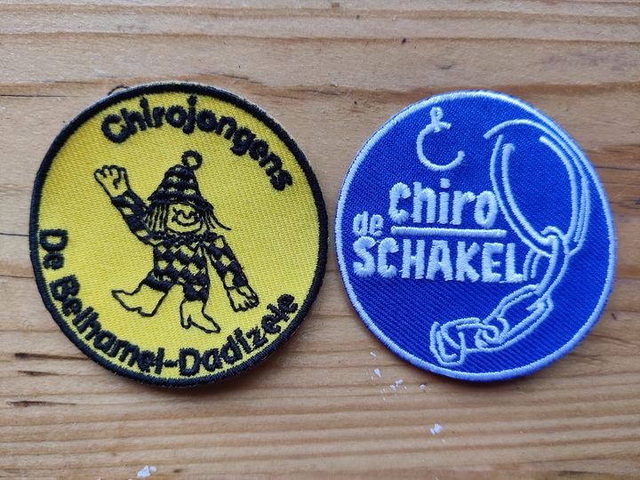 Embleempjes De Belhamel en De Schakel