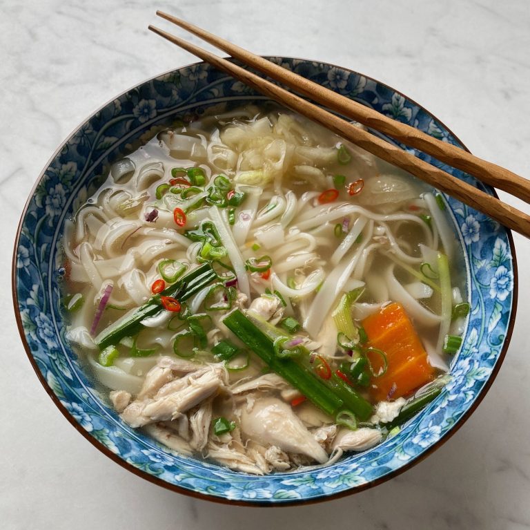 Phở gà -vietnamesisk kycklingnudelsoppa