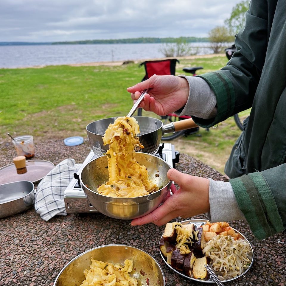 Cykelutflykt  Hässleholm -Tyringe. Chili noods & rabarer.