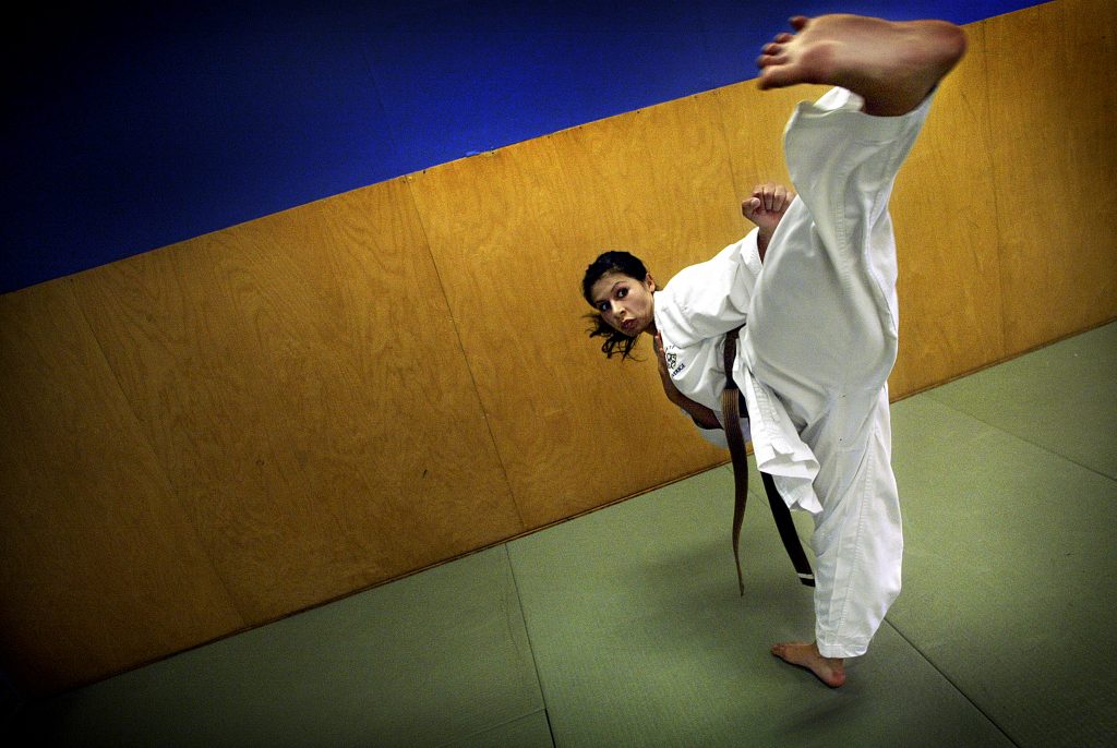 Gülsah Akdag, 19, ska tävla i VM i karate *** Local Caption *** karateträning i Torvalla sporthall