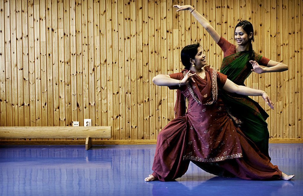 Usha Balasundaram undervisar i indisk dans i Vrbygrd