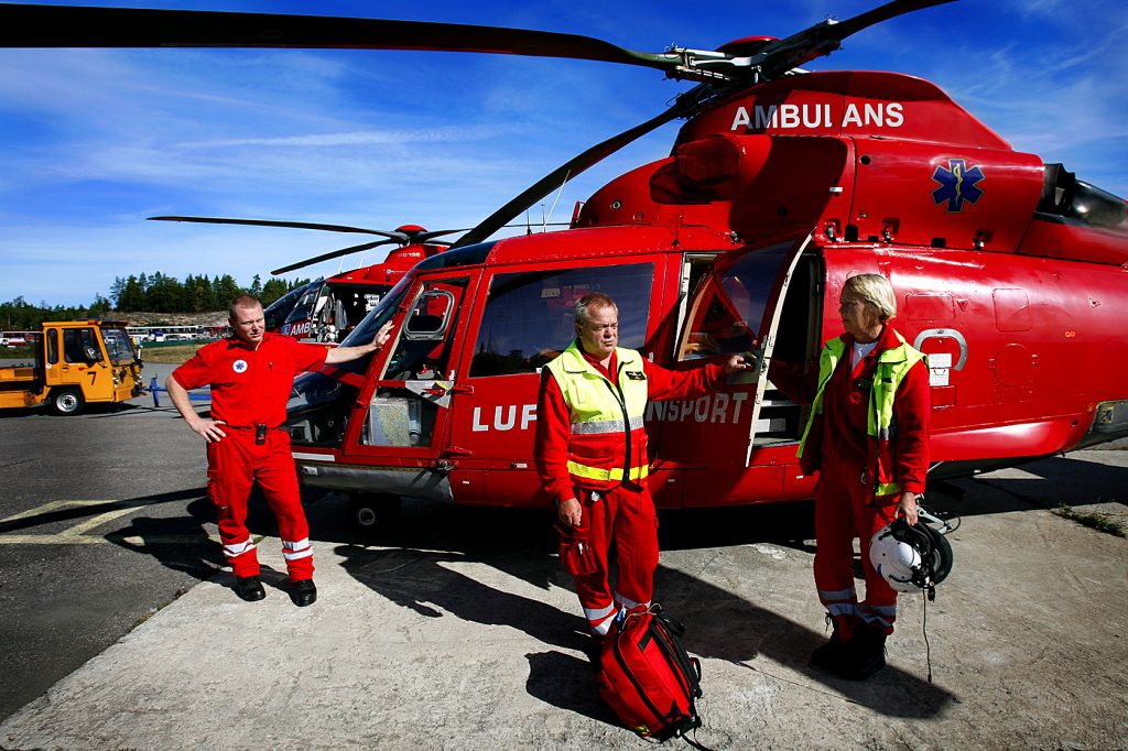 vänster: Christian Jansson
Mitten:   Björn Ullman
höger:    Ingvor Florin *** Local Caption *** Sjukvårdspersonalen tycker att sommarhelikoptern borde användas mer än tjänstemännen tillåter