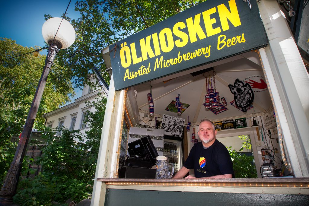 Vinkel: 	Öl-Mange, en institution på Mosebacke.