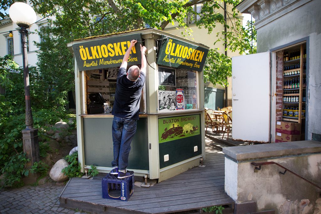 Vinkel: 	Öl-Mange, en institution på Mosebacke.