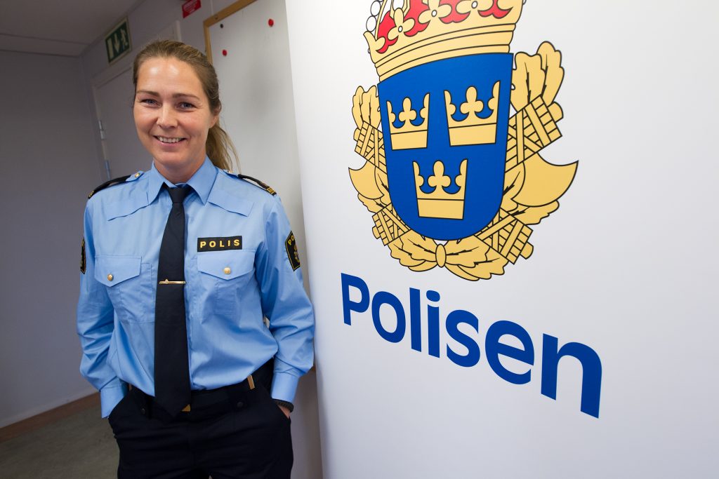 Vinkel: 	Presskonferens med de nya kommunpoliserna för Sollentuna och Upplands Väsby.Malin Sundström