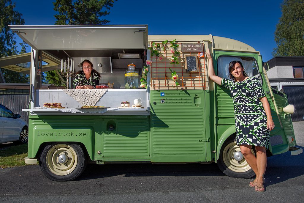 Kontaktperson: 	Angelica o Lola Nätteldal  
Vinkel: 	Två Täbykvinnor har en foodtruck ihop. Lovetruck.