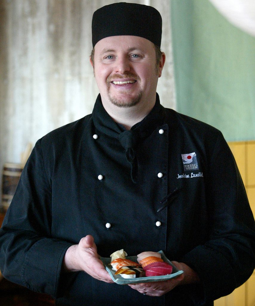 Joakim Lundblad köksmästare och snabb sushi proffs på Hasseluddens kök