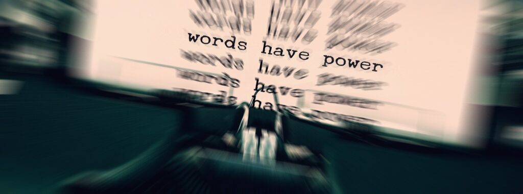 Eine Schreibmaschine schreibt: words have power