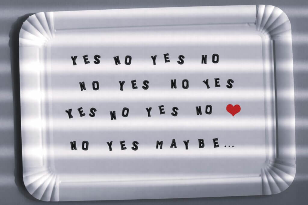 Schild mit yes, no, maybe