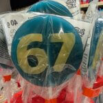 Lolli mit der Aufschrift 67